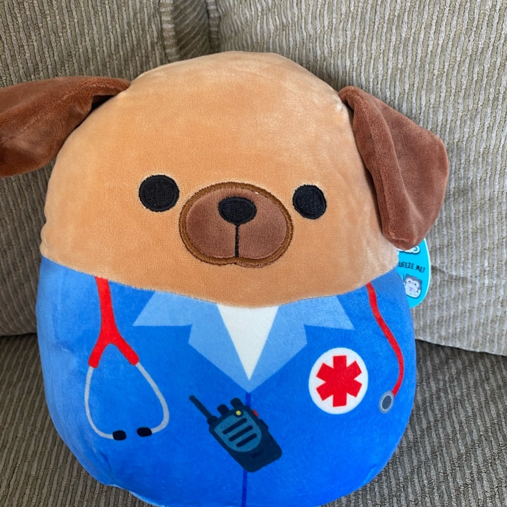 Squishmallow 8” Daryl Paramedic
